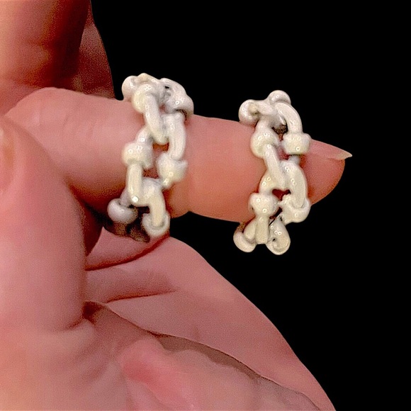 1980’s Chain Link White Hoop Earrings - Picture 3 of 3